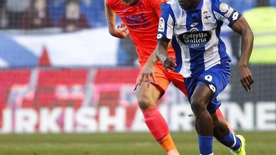 Marlos Moreno intenta superar a un rival el miércoles en el partido contra el Granada.