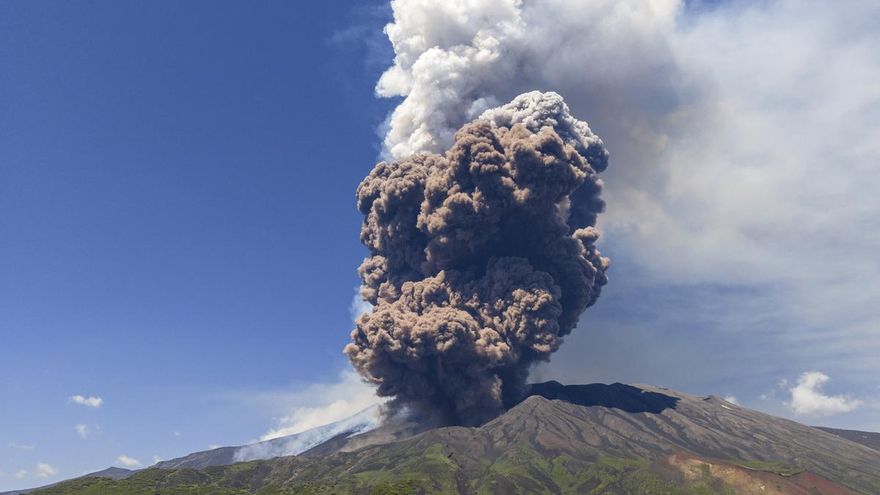 El volcán Etna entra en erupción