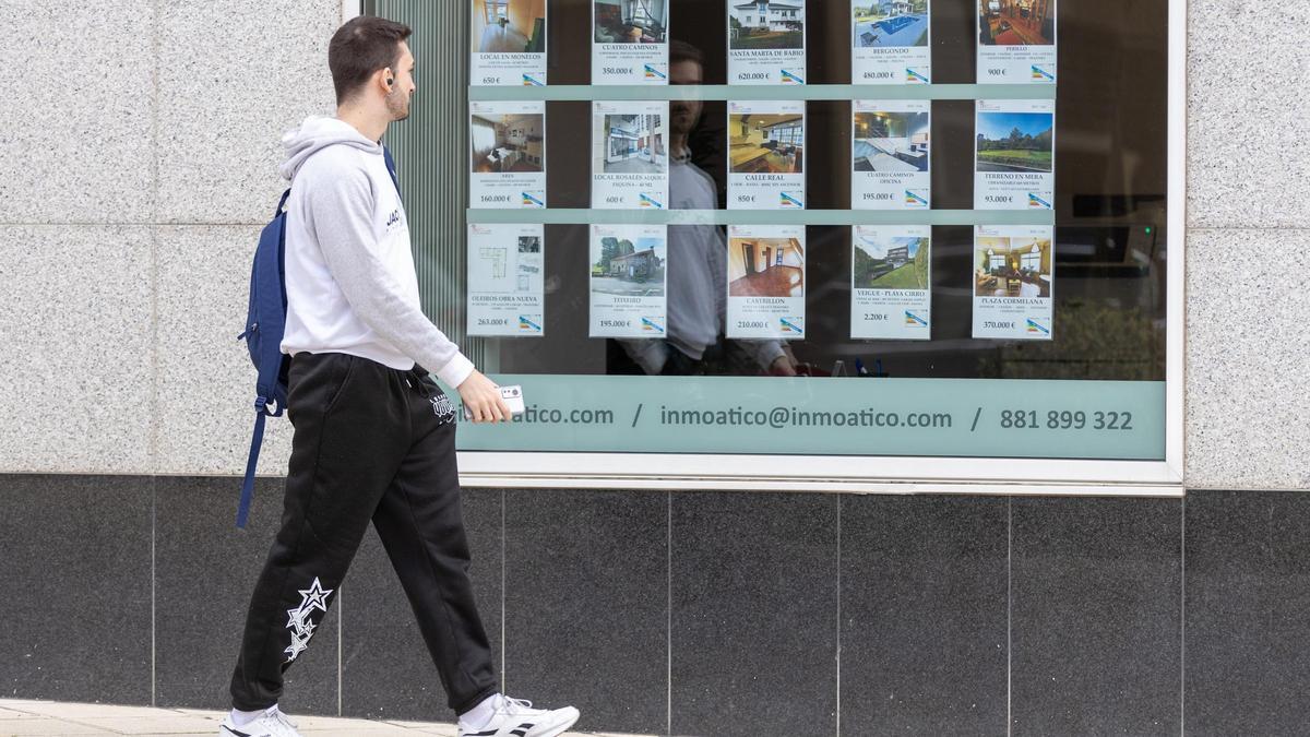 Escaparate de un inmobiliaria de A Coruña.