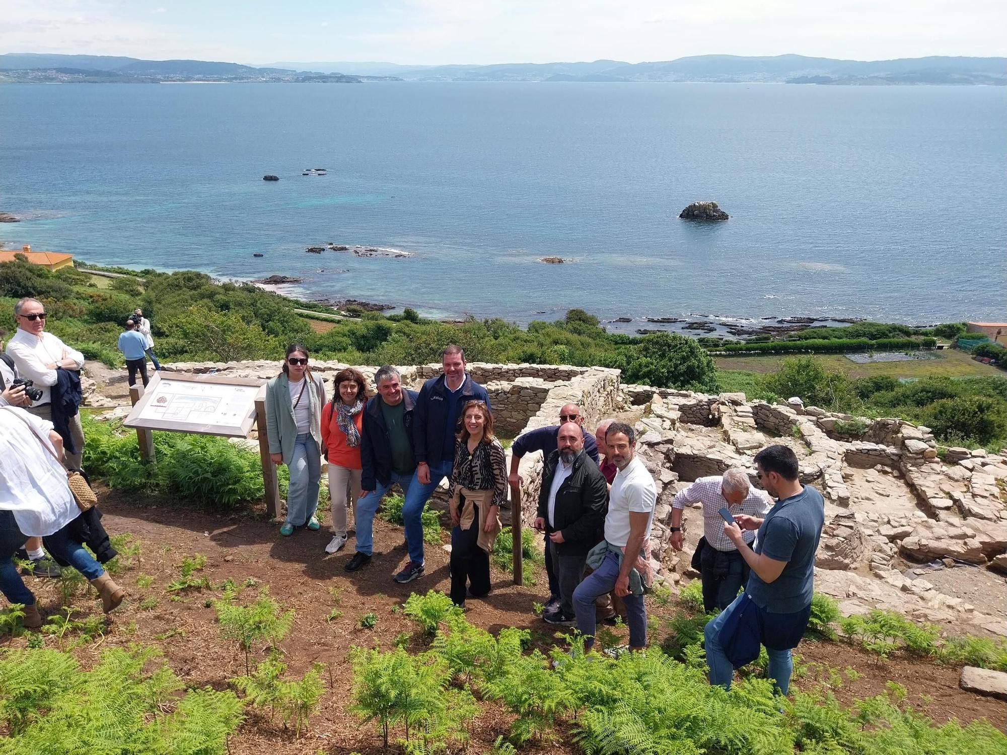 Visita a la isla de Ons: la antigua capilla de San Xaquín y el yacimiento de Castelo dos Mouros