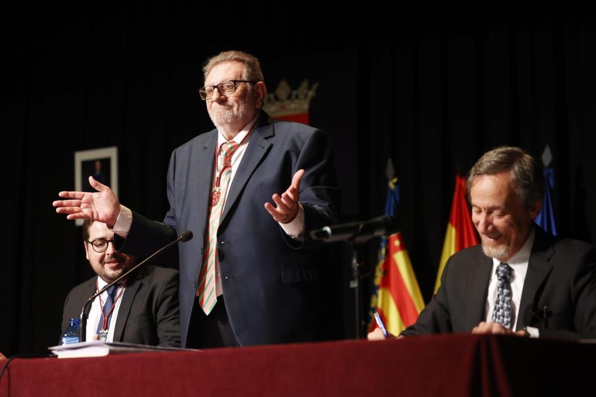 Jesús Ros, presidiendo la mesa de edad.