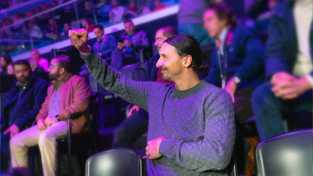 Ibrahimovic, ovacionado por el público de Milán