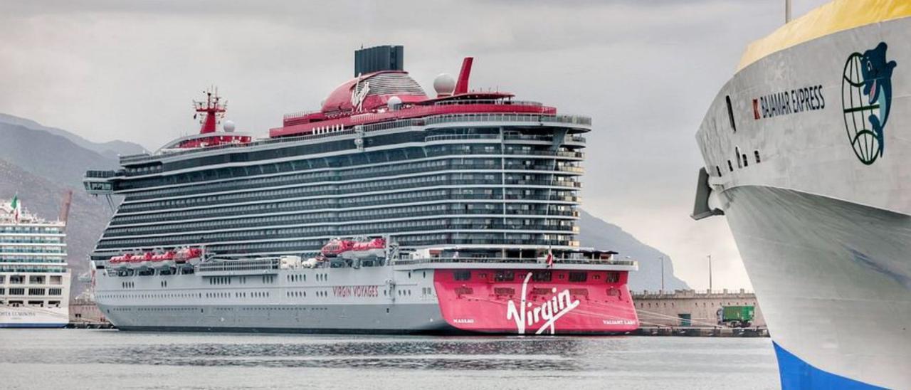 El crucero Valiant Lady, atracado en el Puerto capitalino.