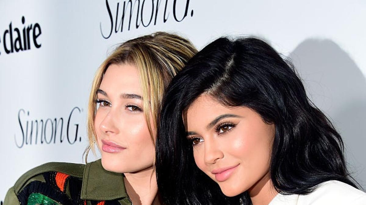 Hailey Bieber y Kylie Jenner en la fiesta de "Fresh Faces"