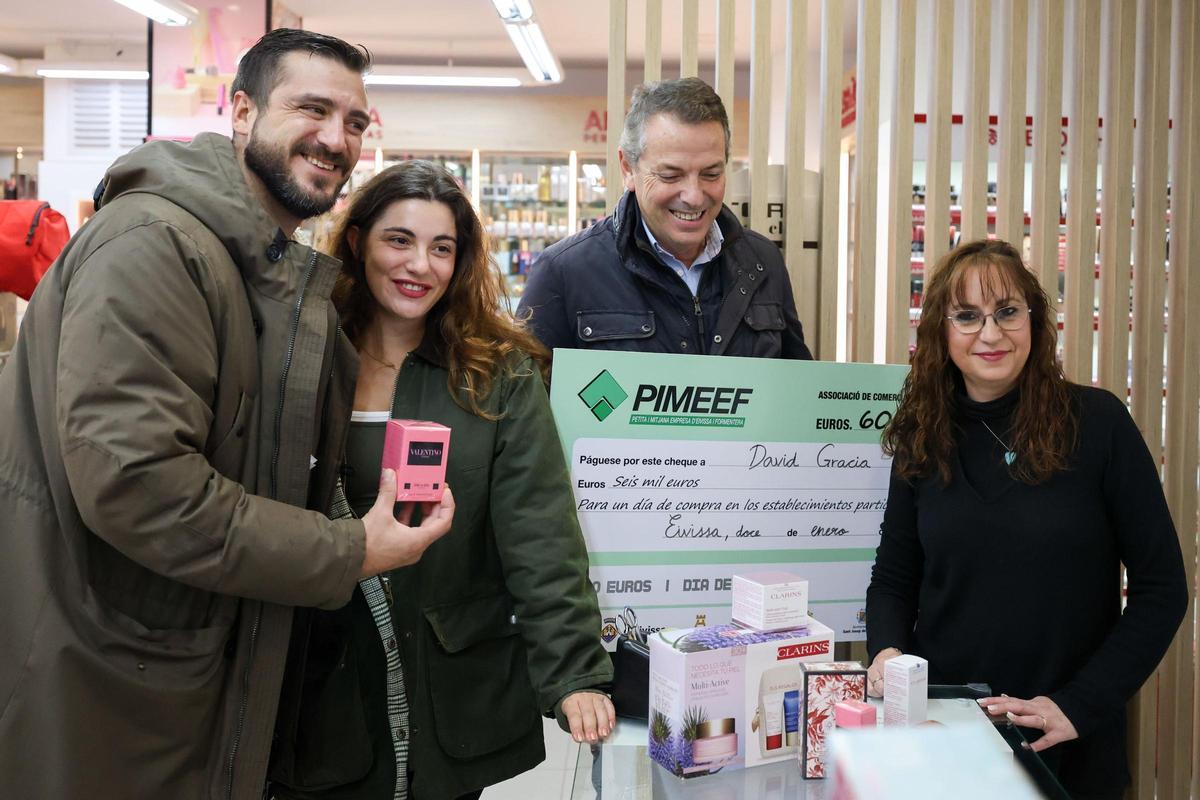 Cómo gastar 6.000 euros en una mañana de compras en Ibiza