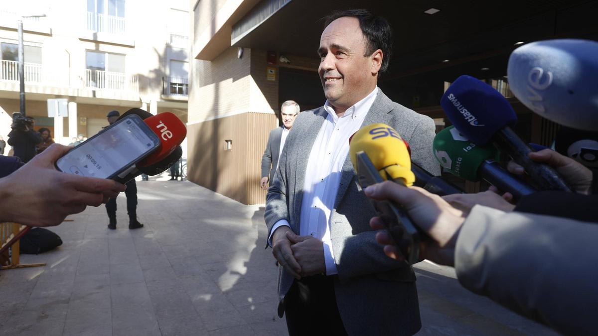 Juan Francisco Pérez Llorca atiende a los periodistas tras declarar en el juzgado de Catarroja en la causa de la dana.