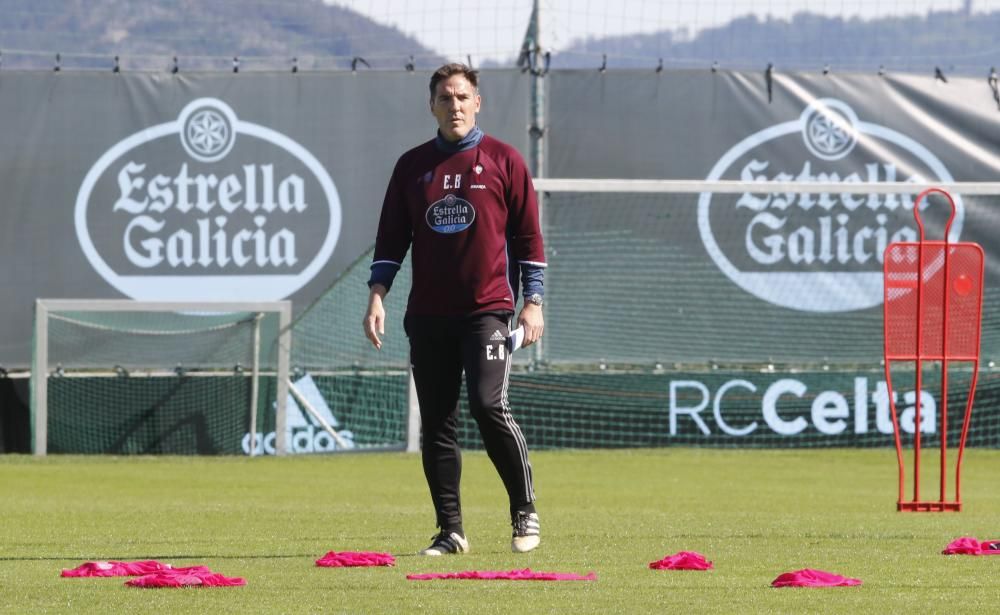 El entrenador argentino estuvo de buen humor y participó en los ejercicios junto a los jugadores en su último entrenamiento en A Madroa