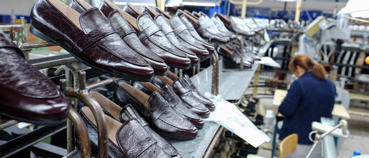 Elda modernizará los polígonos para combatir la crisis del calzado mientras  los empresarios exigen menos impuestos