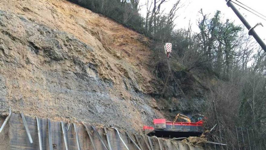 Finalizan las obras de limpieza del argayón de Parres