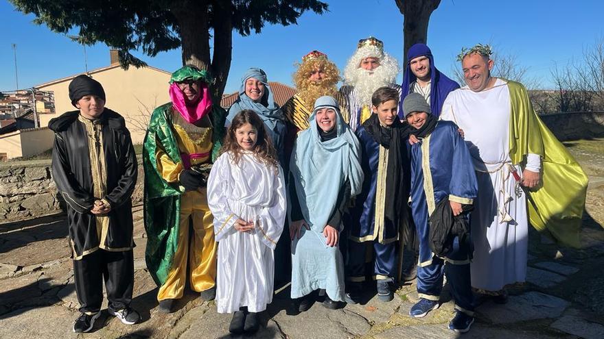 GALERÍA | La Adoración de los Reyes Magos une a los vecinos de Villaseco