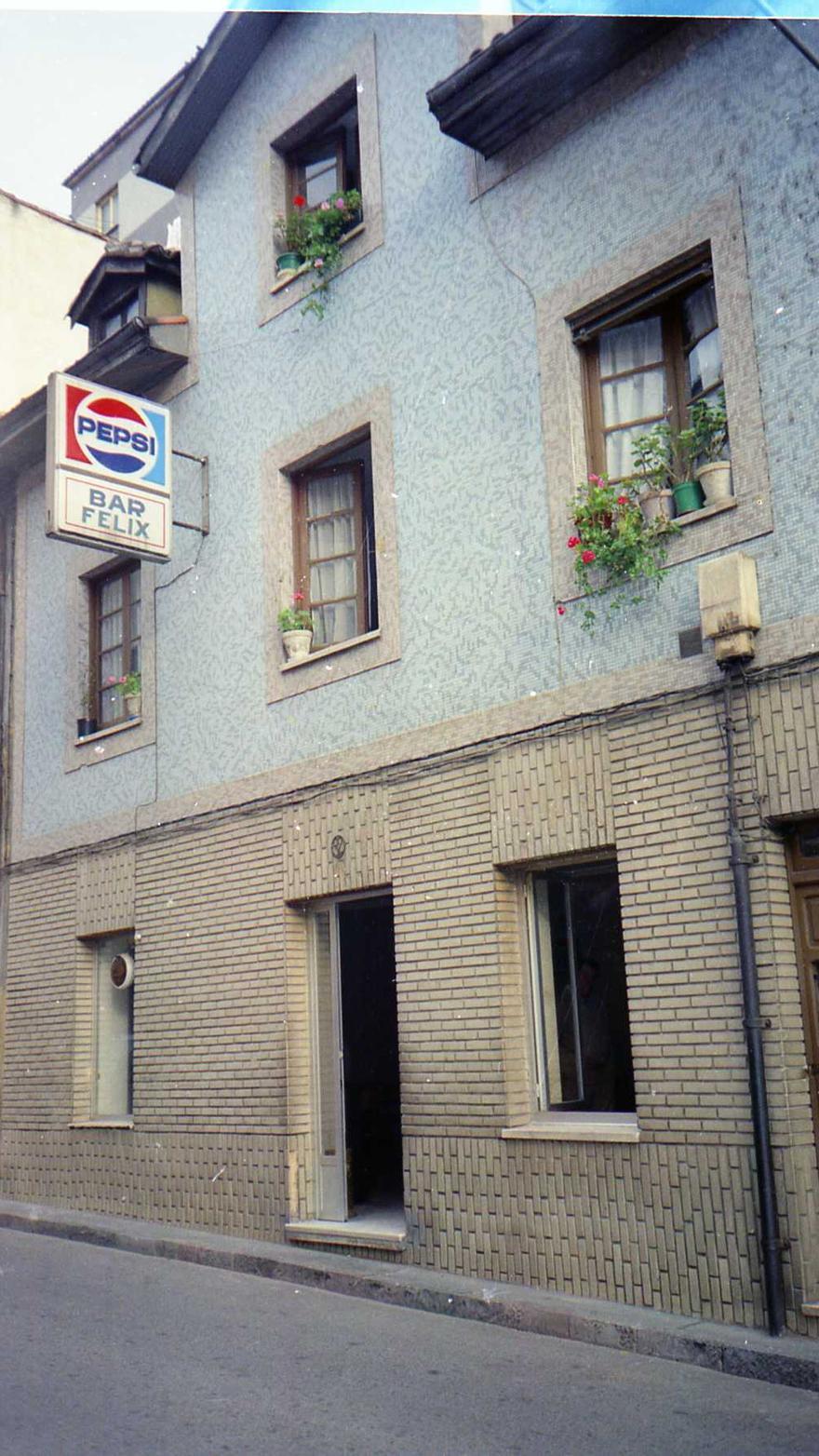 En imágenes, los locales míticos de finales de siglo en Grado