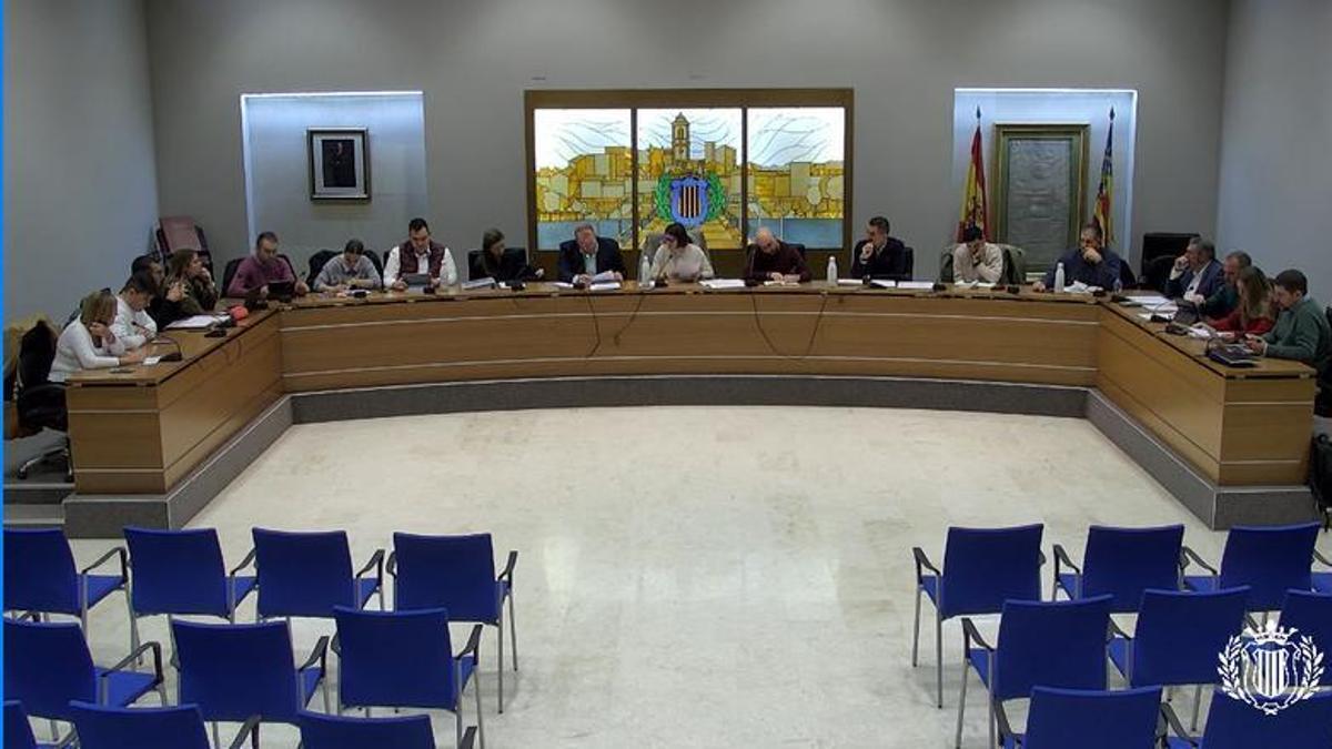 La corporación municipal de Carlet en un pleno, en una imagen de archivo.
