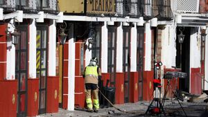 Bomberos de Murcia trabajan frente al Teatre, en la zona de ocio de Las Atalayas, donde ocurrió el incendio, a 2 de octubre de 2023, en Murcia, Región de Murcia (España). El Delegado del Gobierno de la Región de Murcia ha comunicado que se han localizado a las cinco personas que estaban desaparecidas desde la tragedia. La quinta aparición confirma que ya no quedan desaparecidos. El Centro de Coordinación de Emergencias ha actualizado la información y ha elevado a 13 el número de víctimas mortales en el incendio, aunque no se descartan más víctimas. 02 OCTUBRE 2023;MURCIA;INCENDIO MURCIA;DISCOTECA;13 PERSONAS FALLECIDAS Edu Botella / Europa Press 02/10/2023. Edu Botella