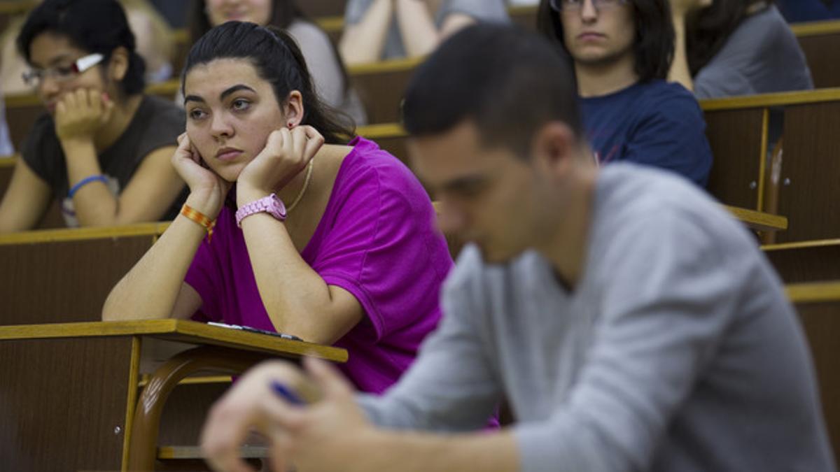 Pruebas de Selectividad en la Facultad de Biologia de la UB.