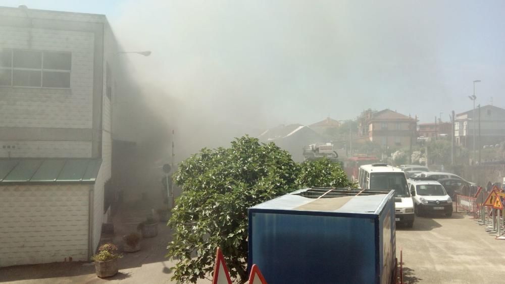 El incendio en el parque móvil de Vigo se salda con 5 intoxicados