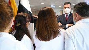 Pedro Sánchez, durante su visita al centro de salud del Tarajal, en Ceuta.