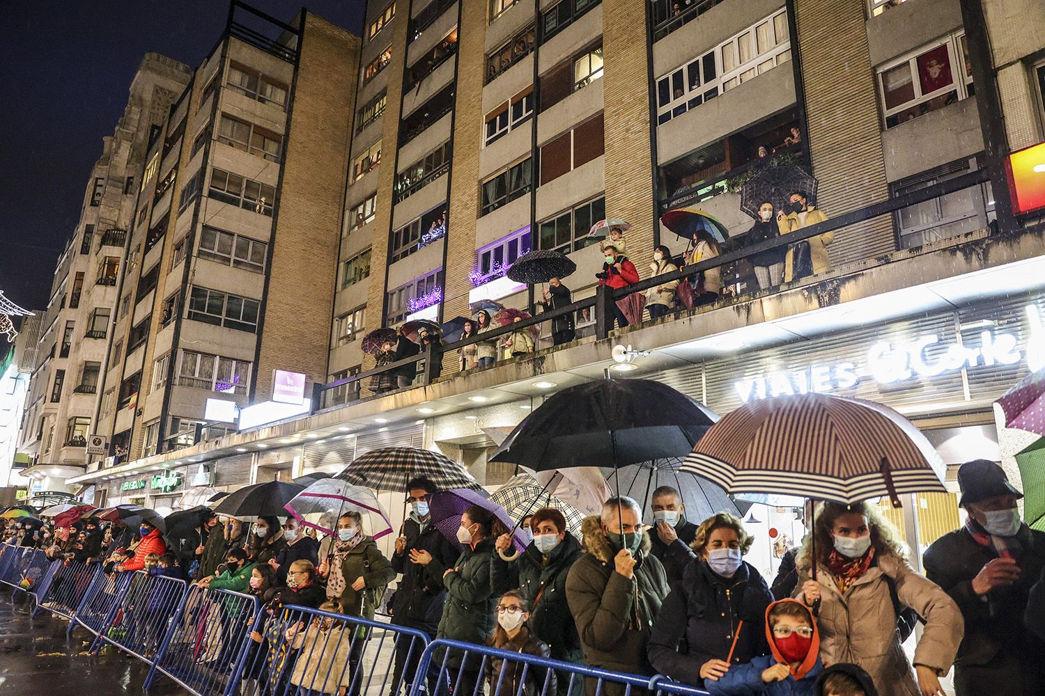 En imágenes: La cabalgata de los Reyes Magos en Oviedo