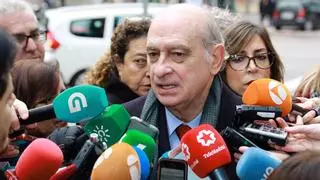Anticorrupción pide 15 años de cárcel para Fernández Díaz por el espionaje a Bárcenas