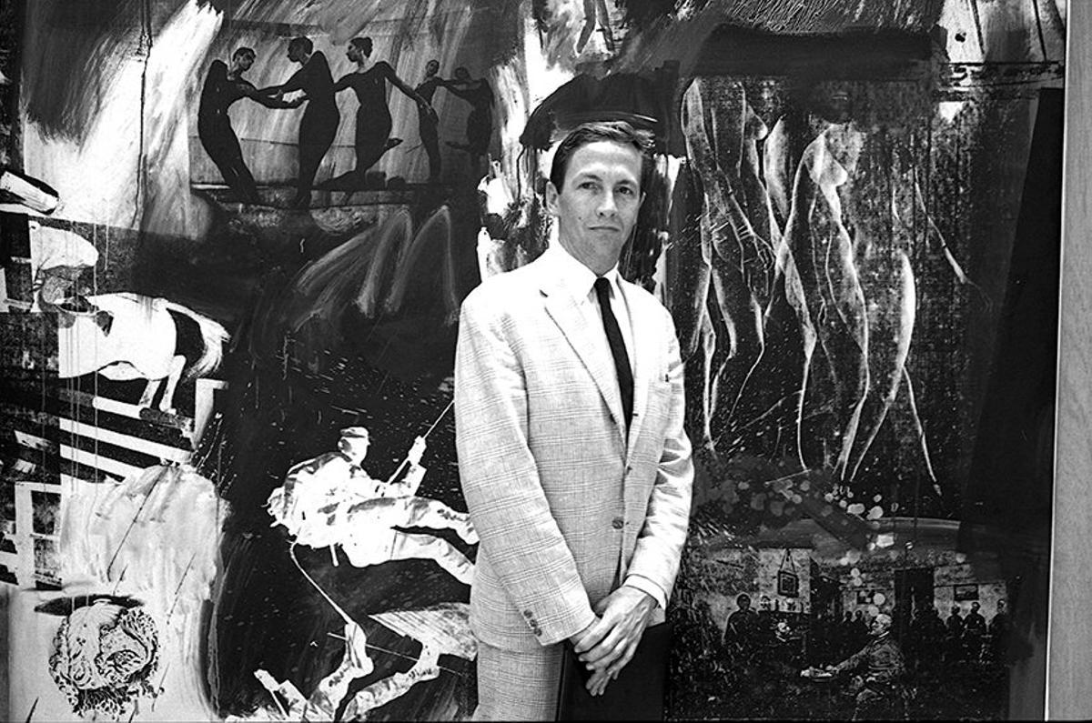 Robert Rauschenberg, fotografiado en la Bienal de Arte de Venecia en 1964.
