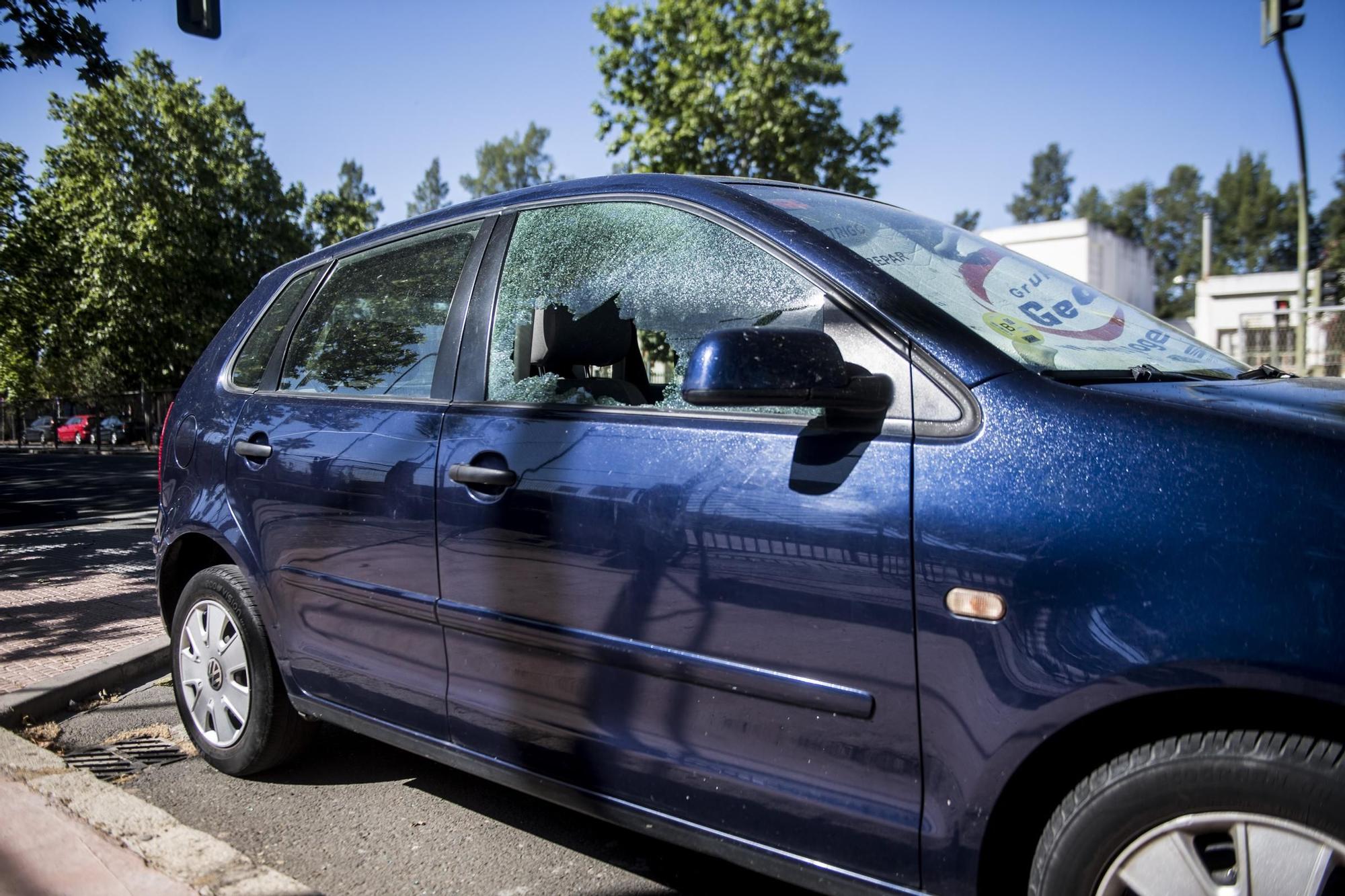 Vandalismo en Cáceres: destrozan las ventanillas de diez coches en la avenida de Cervantes