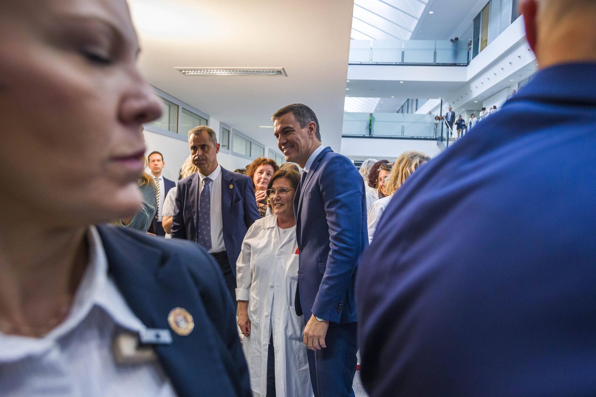 Visita de Pedro Sánchez al Hospital Universitario Central de Asturias (HUCA) en Oviedo