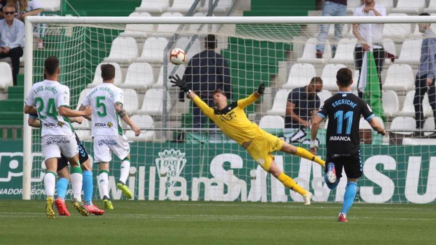 El Córdoba sufre un correctivo en el peor momento (0-4)