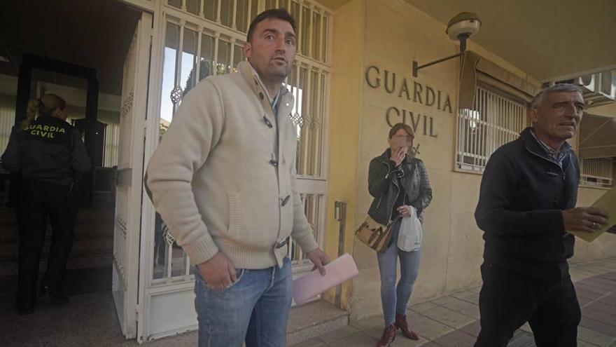 Los agricultores fueron pasando el martes y el miércoles por las dependencias de la Comandancia de la Guardia Civil para declarar en la investigación de vertidos ilegales.