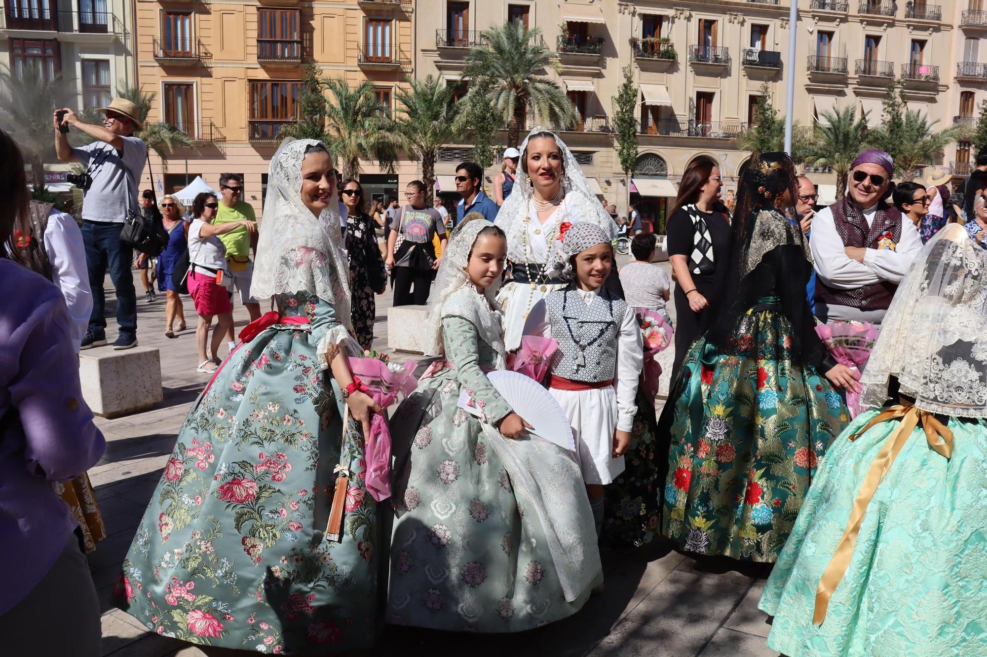 Una Ofrenda en pleno Septiembre con las Fallas del Marítimo