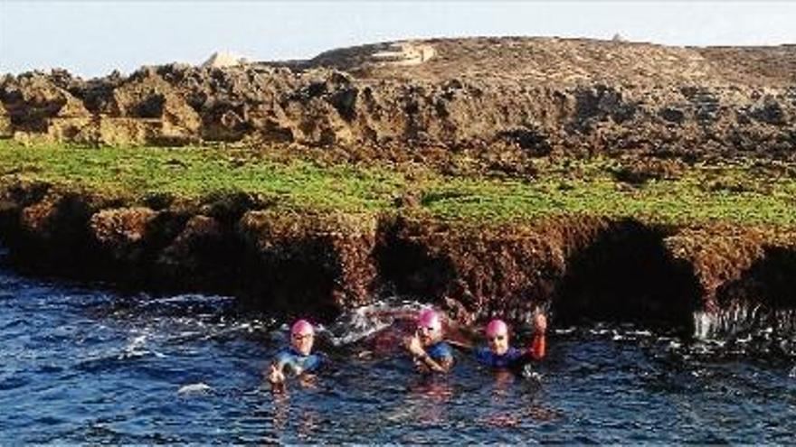 El nedador gironí i els seus dos companys varen sortir de Tarifa en direcció a punta Cires (Marroc).