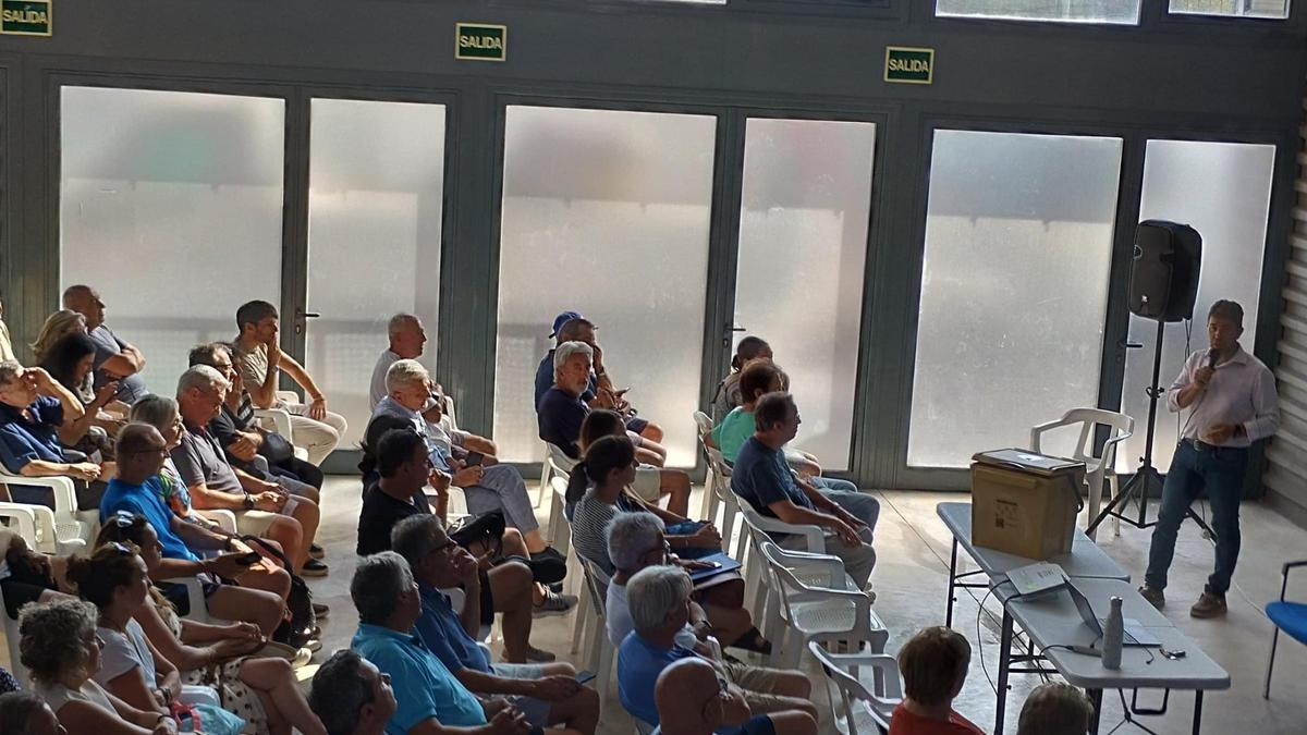 Un momento de la reunión informativa con vecinos de Sant Marçal y sa Cabaneta.