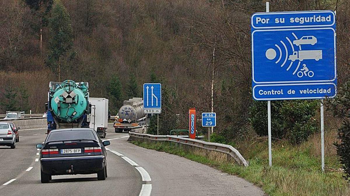 La zona donde se ubicaba el radar de La Bolgachina retirado en 2019 por imponer multas de forma irregular. | LNE