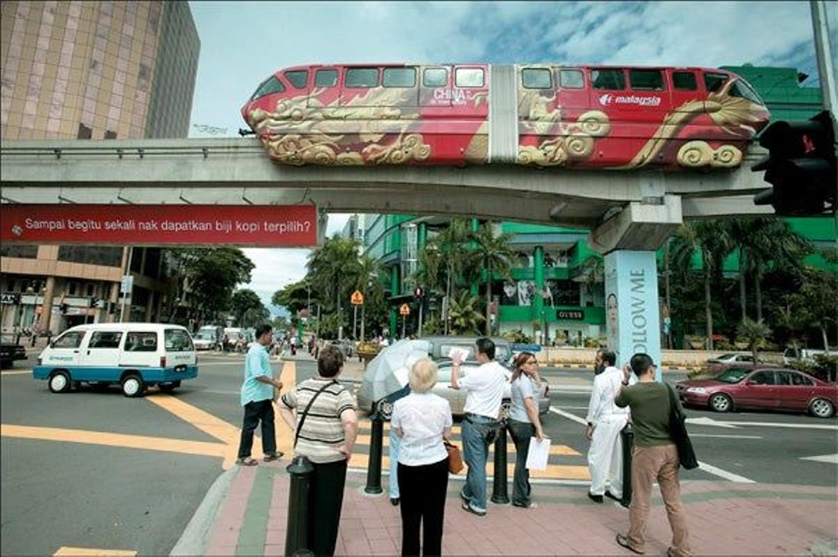 El futurista monorraíl que recorre las calles de Kuala Lumpur.
