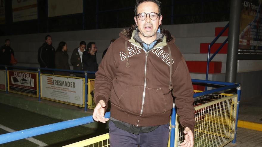 Rubén Gil, más conocido como «Primo», ayer en el campo de fútbol mientras relataba su hazaña.