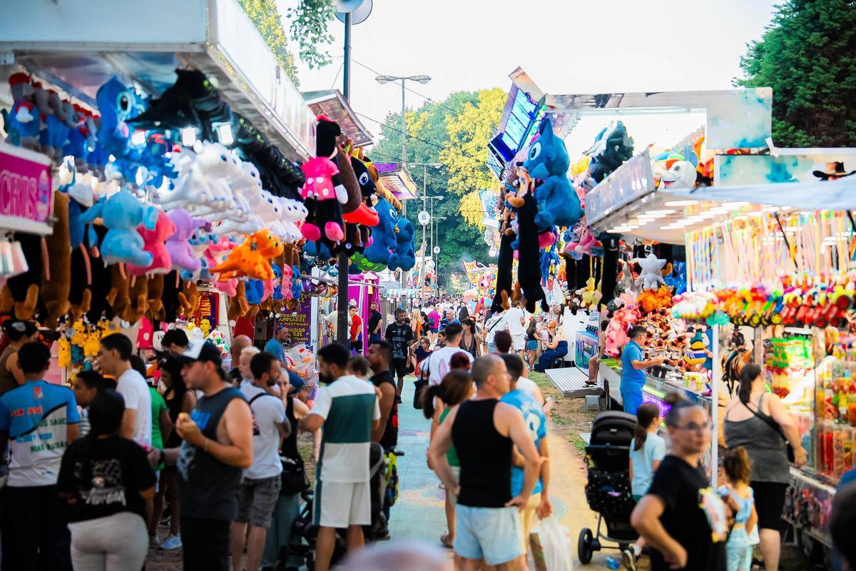 Coia celebra sus fiestas con música, atracciones y mucho calor