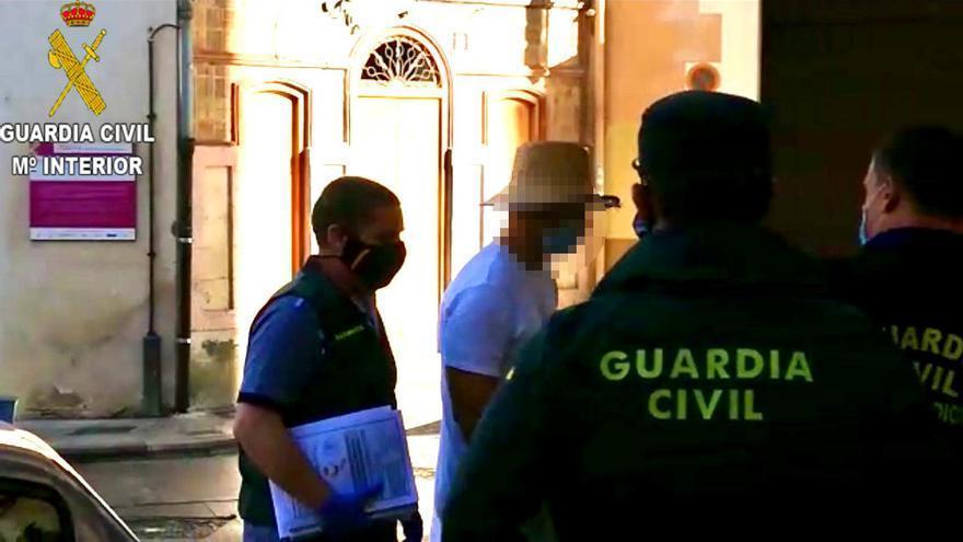 Nacho Vidal, entrando en los juzgados de Xàtiva, en junio de 2020