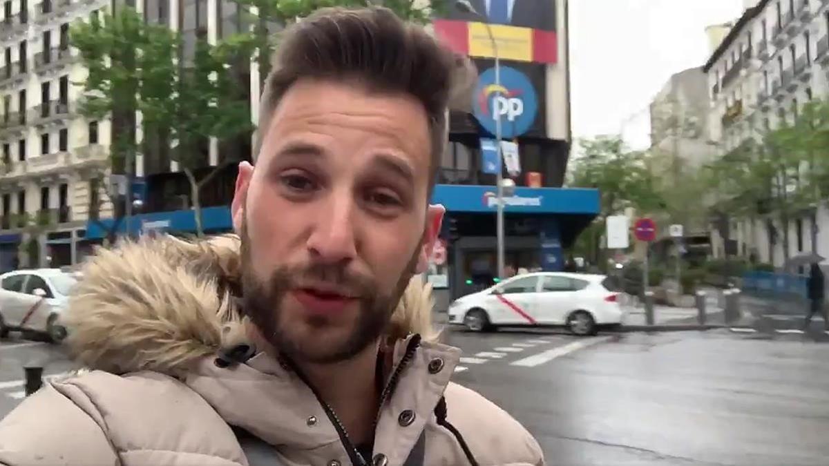 Albert Donaire, ante la sede del PP en la calle Génova de Madrid, antes de declarar en el Tribunal Supremo.