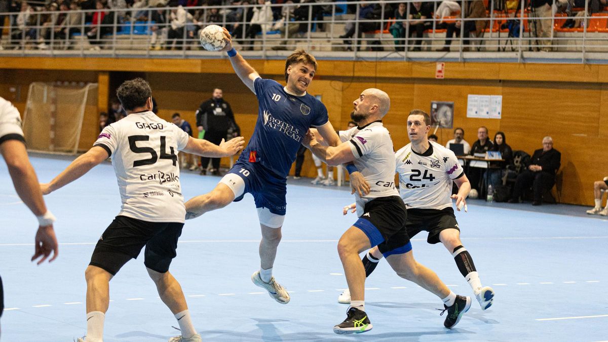Beltrán Bedia lanza a portería esta temporada.