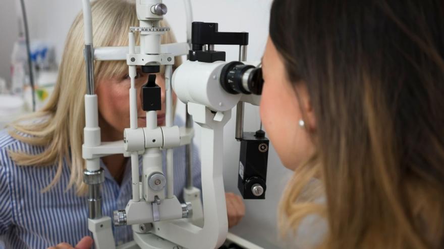 Los ópticos denuncian el peligro de utilizar gafas premontadas