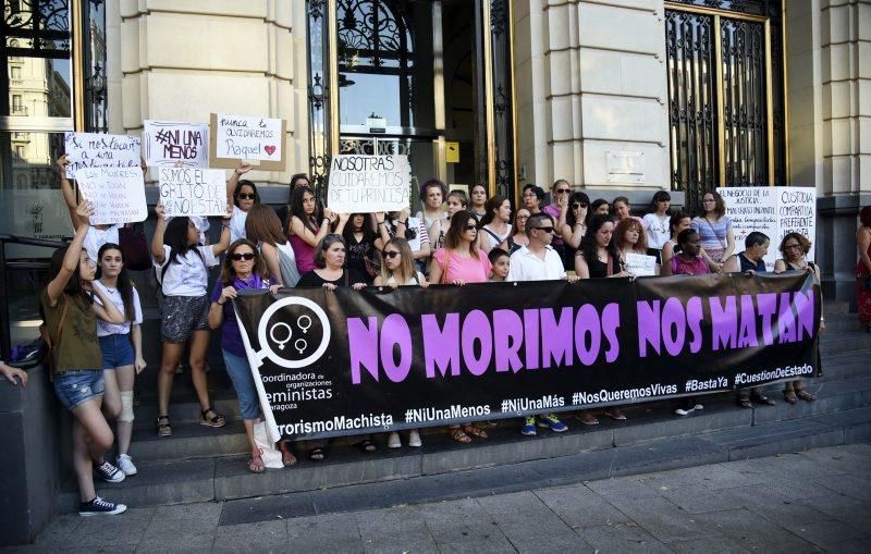 Concentraciones contra el asesinato machista en Zaragoza