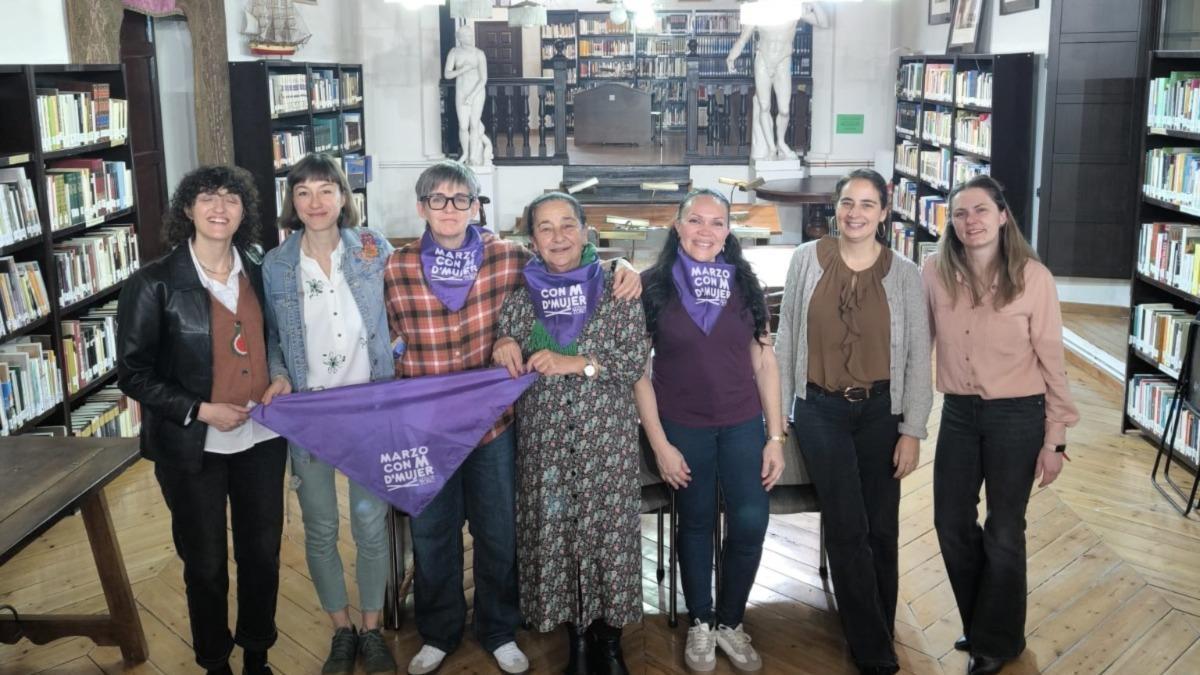 GALERÍA | Toro conmemora el Día de la Mujer con "Bibliotecas Humanas"