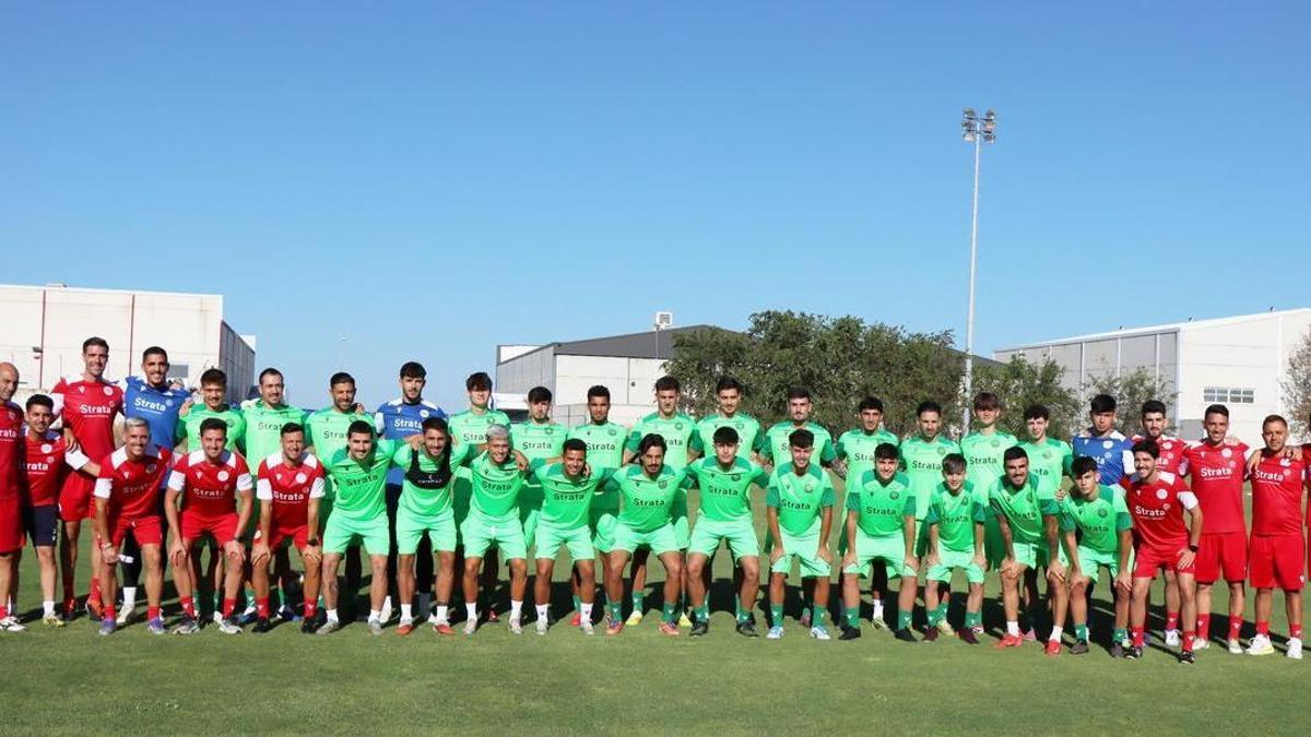 Primera foto de la plantilla del Extremadura en esta pretemporada