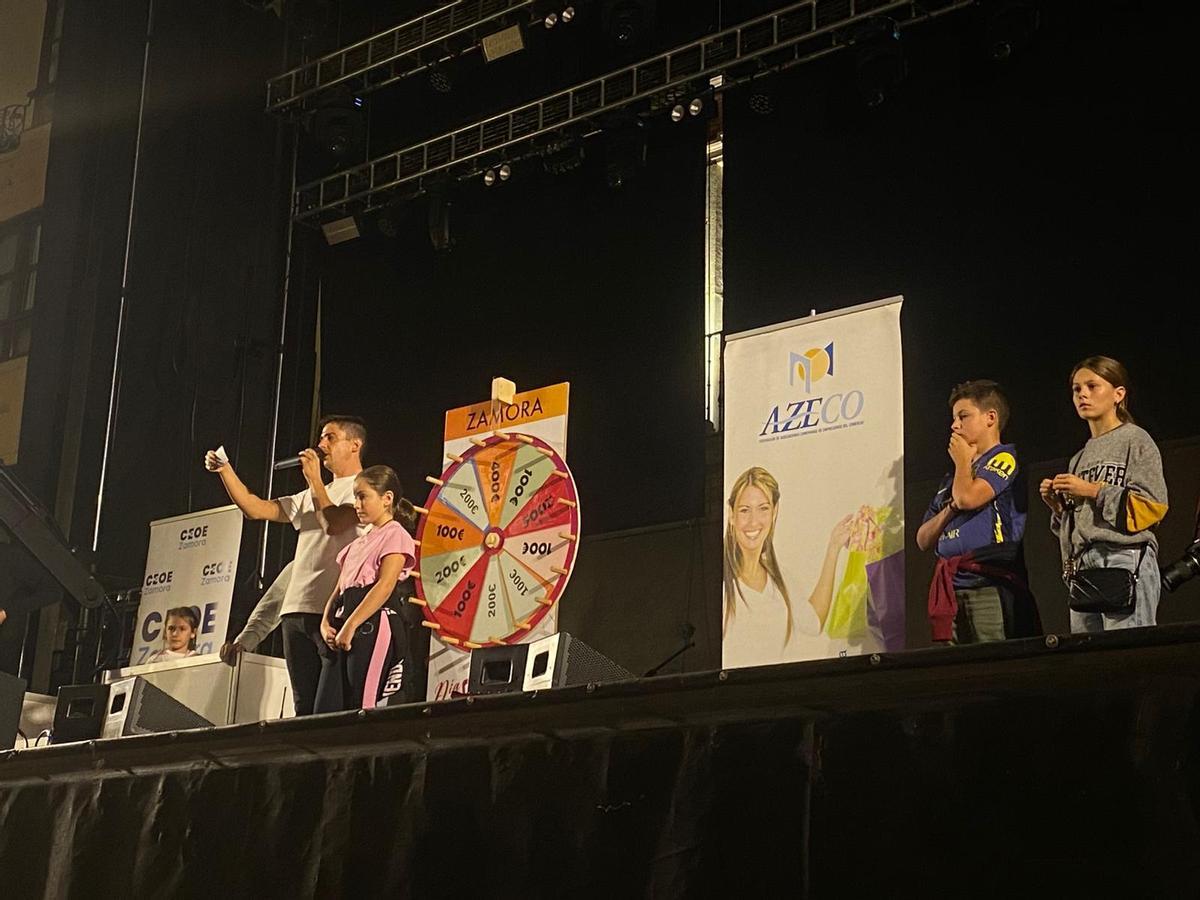 GALERÍA | Premios a tutiplén en el Día del Comercio de Zamora