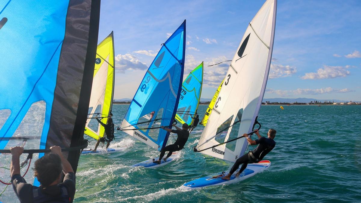 Mar, viento y adrenalina: Valencia Mar lista para celebrar una prueba internacional de windsurf.