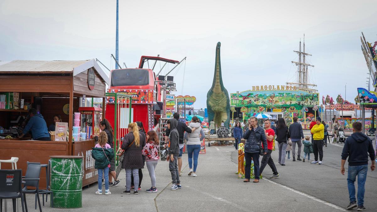 Gente disfrutando este sábado de Porto Feria en A Coruña