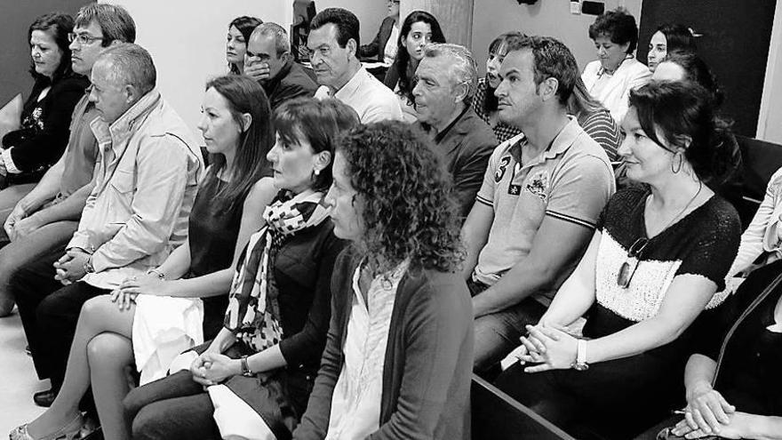 La mujer y la hija de Juan Carlos González Martín, a la dcha. en segunda fila durante el juicio.