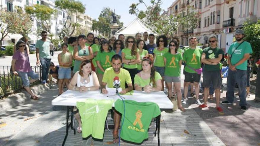 Casi todos los presentes vestían camisetas de color verde en protesta por los recortes.