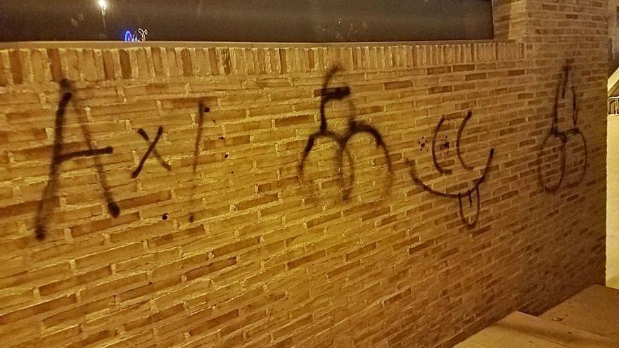 Pintadas aparecidas en la zona de las murallas. | LEVANTE-EMV