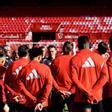 Luis García Plaza dirige el entrenamiento del Sevilla Fútbol Club en el Sánchez-Pizjuán previo al Oviedo en el Carlos Tartiere