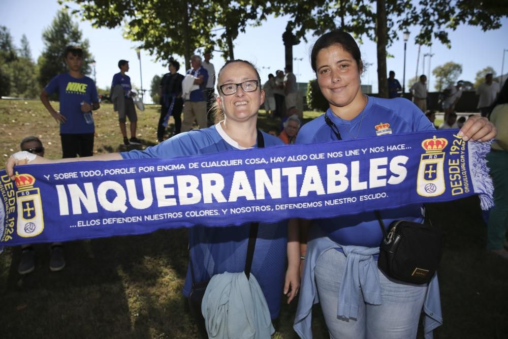 La afición azul no falla a su cita en el Tartiere