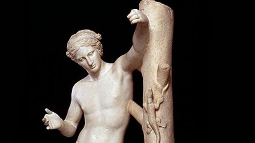 El Apolo de Praxiteles es el precursor de la curva praxiteliana.